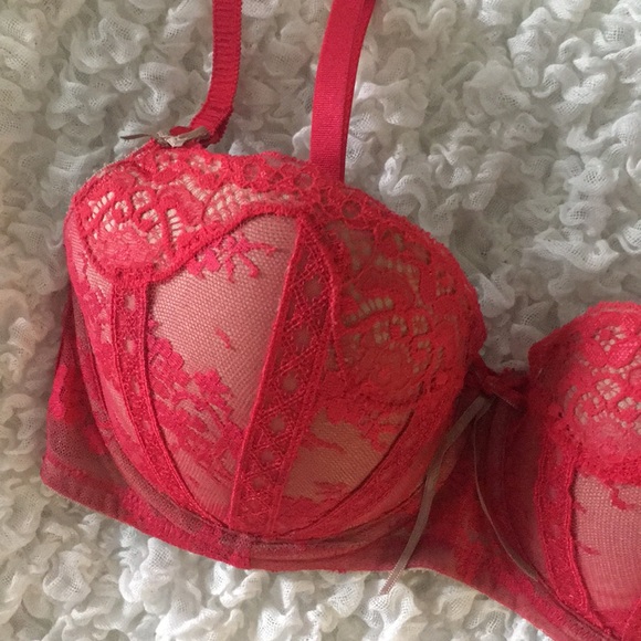 Red Lace Over Nude Bra - Picture 4 of 8